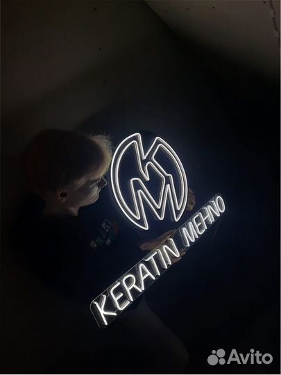 Неоновая вывеска