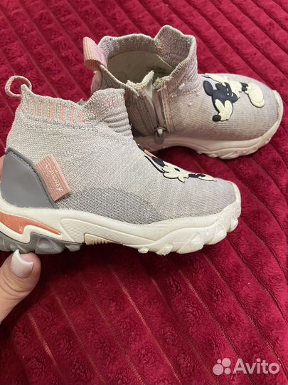 Кроссовки для девочки zara 20