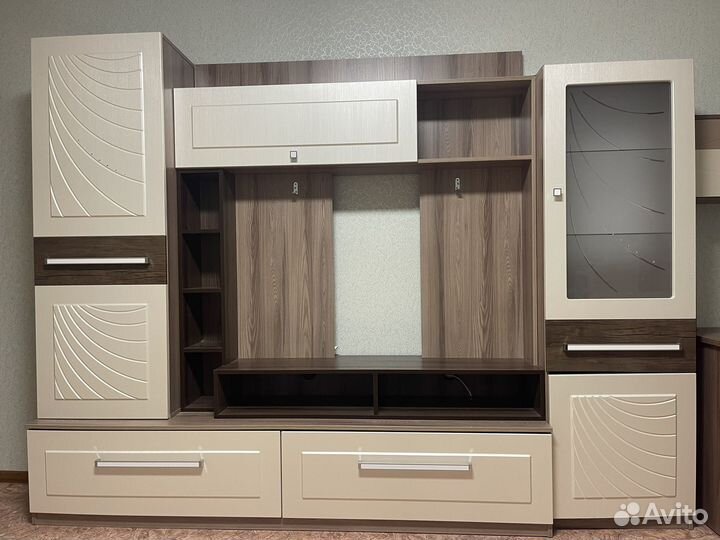 Стеллаж под телевизор