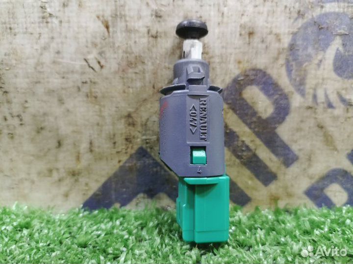 Датчик педали сцепления Renault Fluence седан 1.6