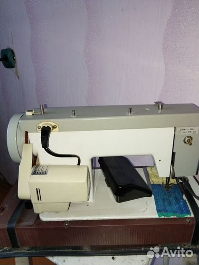 Швейная машинка с электро приводом Чайка134
