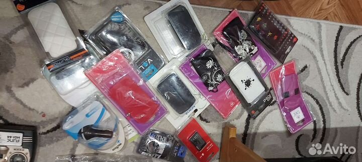 Куча проводов и чехлов