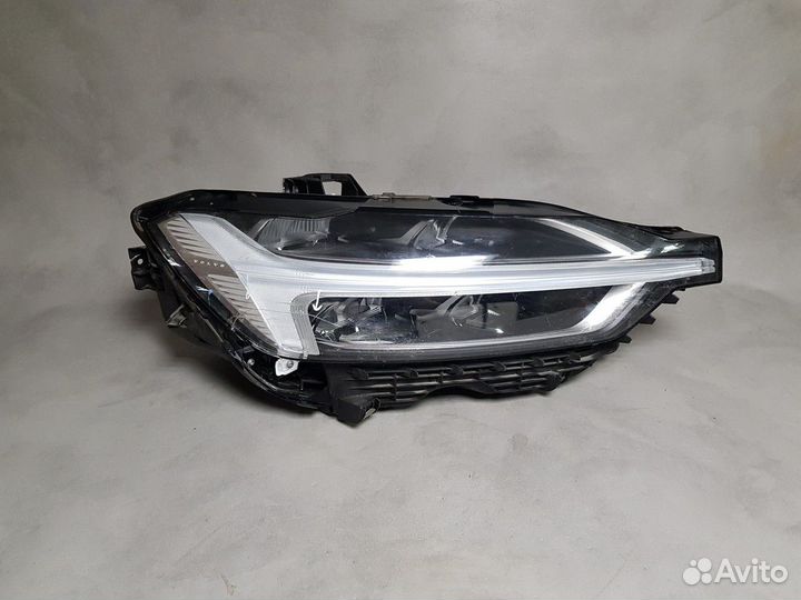 Фара правая Volvo XC60 2 LED 17-21