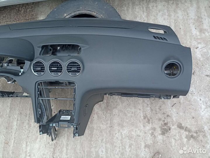 Торпедо Peugeot 408 Пежо 408 с подушкой