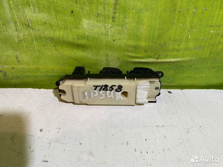 Блок управления стеклоподъемниками Toyota Ipsum