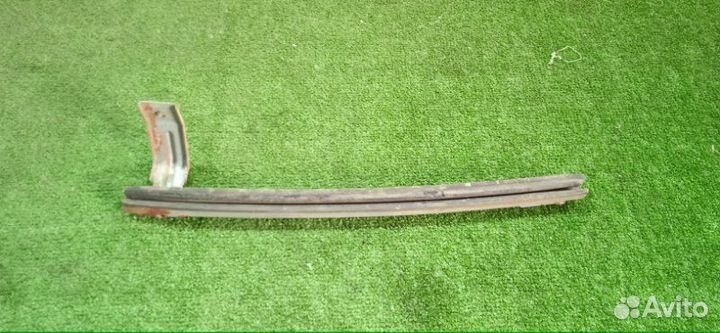 Направляющая стекла задняя правая Nissan Micra