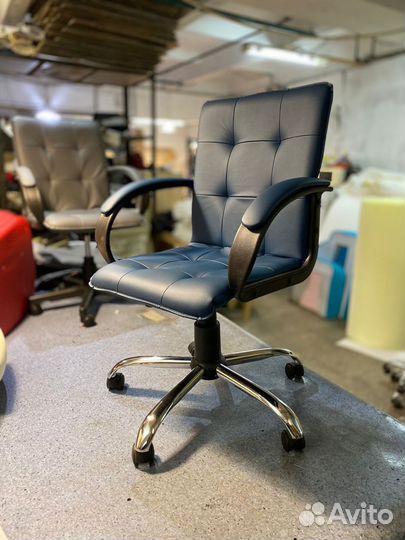 Офисное кресло