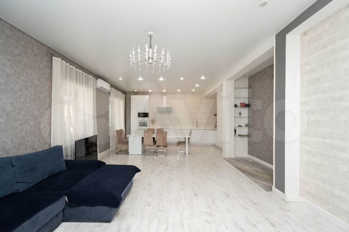 Дом 275 м² на участке 4,5 сот.