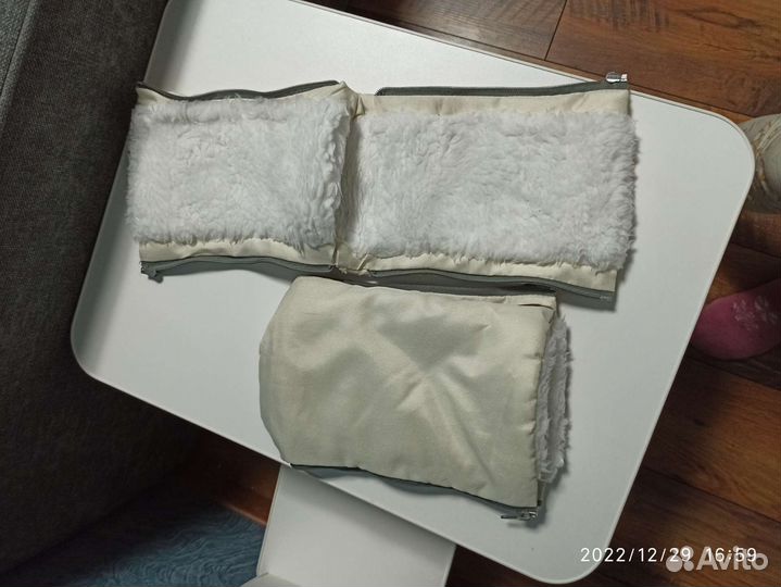 Муфта варежки на коляску с мехом