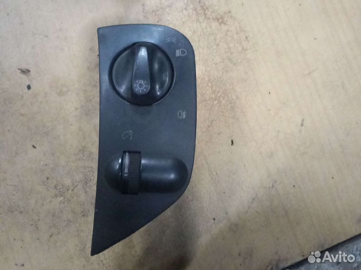 Блок включения света фар Volkswagen Polo Classic