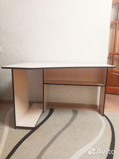 Угловой капютерный стол