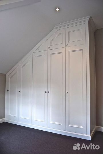 Шкаф в мансарду на заказ