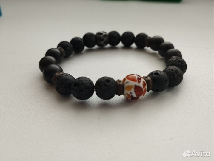 Браслет из вулканической лавы и янтаря