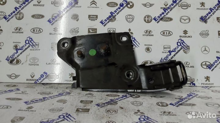 Кронштейн заднего сиденья Porsche Cayenne 2003-201