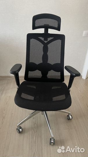 Эргономичное офисное компьютерное кресло для руков