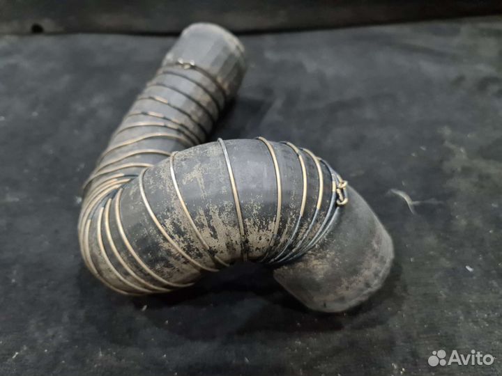 Патрубок интеркуллера правый Mercedes W202 M111