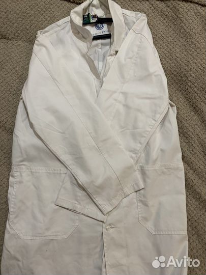 Белый медицинский халат