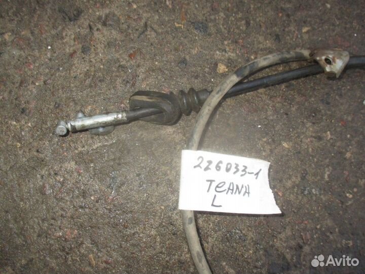 Трос стояночного тормоза левый (Nissan Teana)