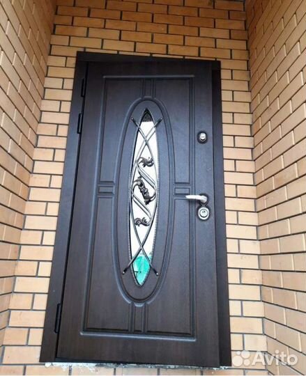 Дверь входная металлическая со стеклом