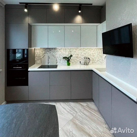 Кухня на заказ до потолка