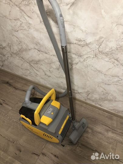 Пылесос Supra VCS-2015 с аквафильтром