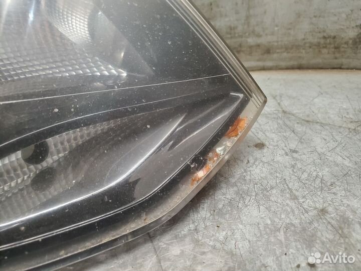 VW Polo Sedan Фара правая