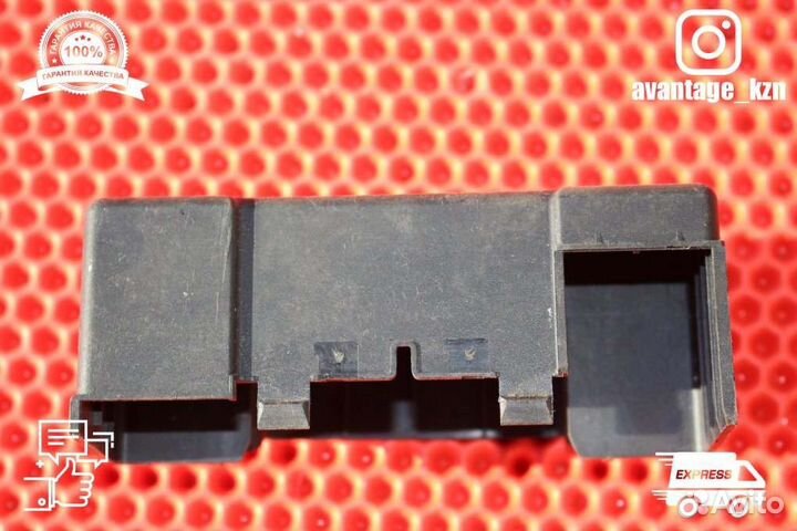 Крышка блока предохранителей Opel Astra H хэтчбек