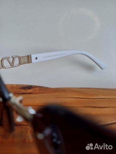 Солнцезащитные очки Valentino