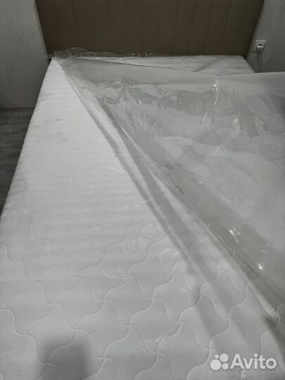 Кровать с матрасом 140 200