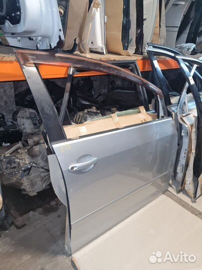 Дверь передняя правая Volkswagen Golf Plus 5M BLR