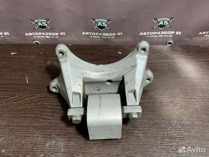 Кронштейн подушка АКПП Mercebes W205