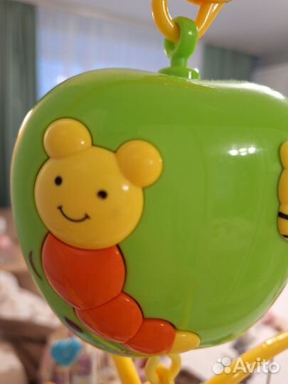 Мобиль на кроватку жирафики