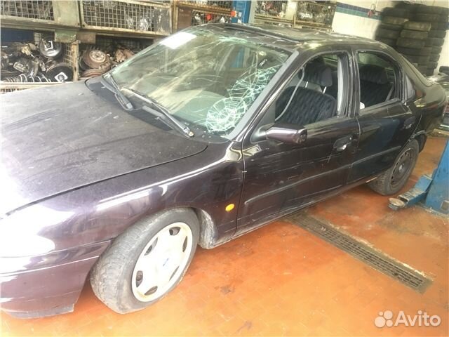 Разбор на запчасти Ford Mondeo 1 1993-1996