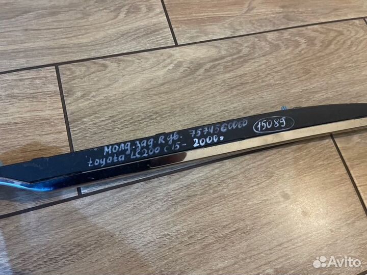 Накладка двери задняя правая Toyota Land Cruiser