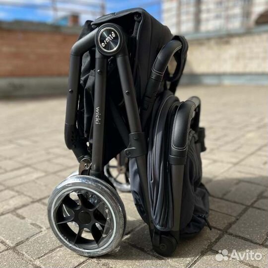 Коляска Pituso Wicki с автоматическим сложением