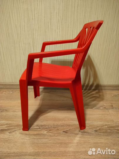 Детский пластиковый стул