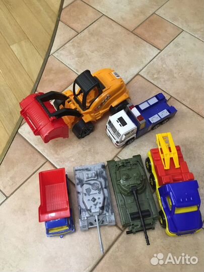 Машинки и танки для мальчика