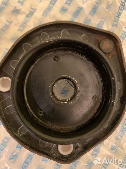 Опоры амортизатора задние Toyota Camry 40