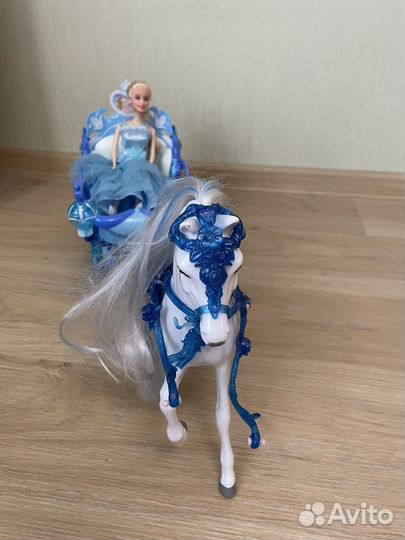 Карета с лошадью и прицессой