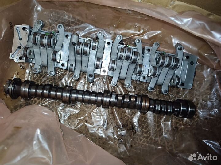 Ось коромысле в сборе с распредвалом