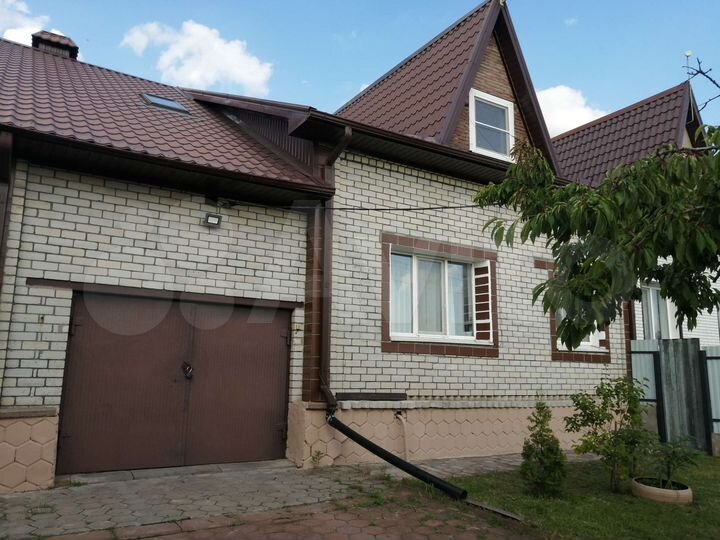 Коттедж 200 м² на участке 15 сот.