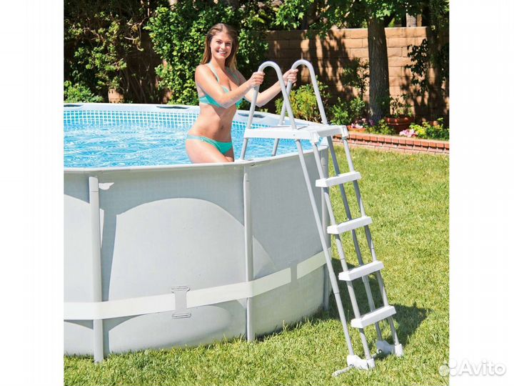 Лестница для бассейна