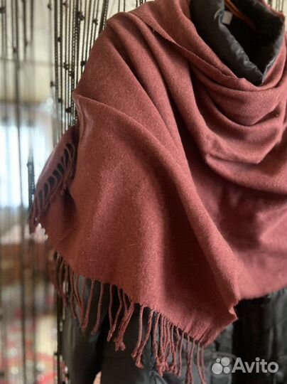 Теплые шерстяные шарфы и палантины