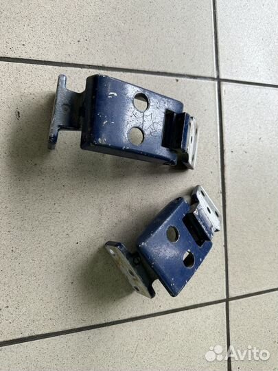 Петля задней двери верх/низ Mercedes Sprinter