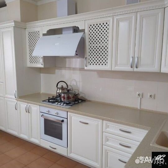 Кухонный гарнитур светлый