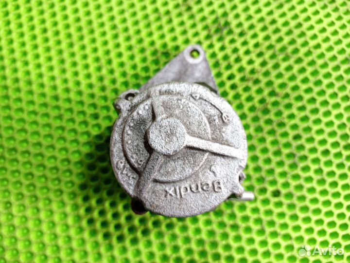 Насос вакуумный Peugeot 206