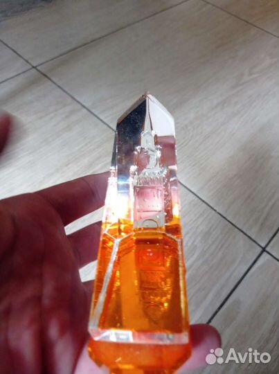 Настольный сувенир из стекла очень тяжелый