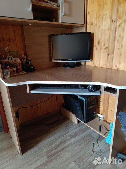 Компьютерный стол