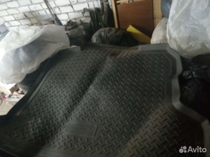 Рез новый оригинальный Коврик в багажник а/м Опель