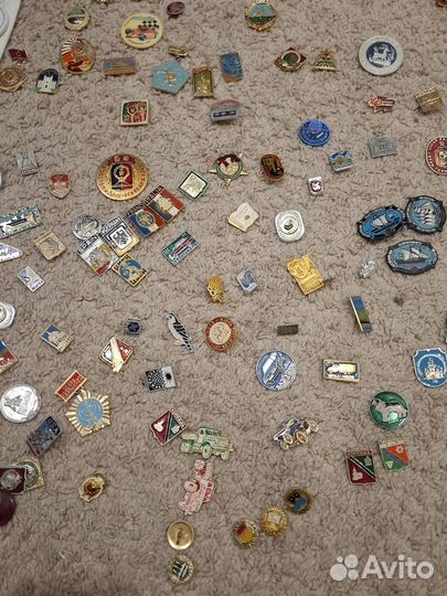 Винтажные значки много разных